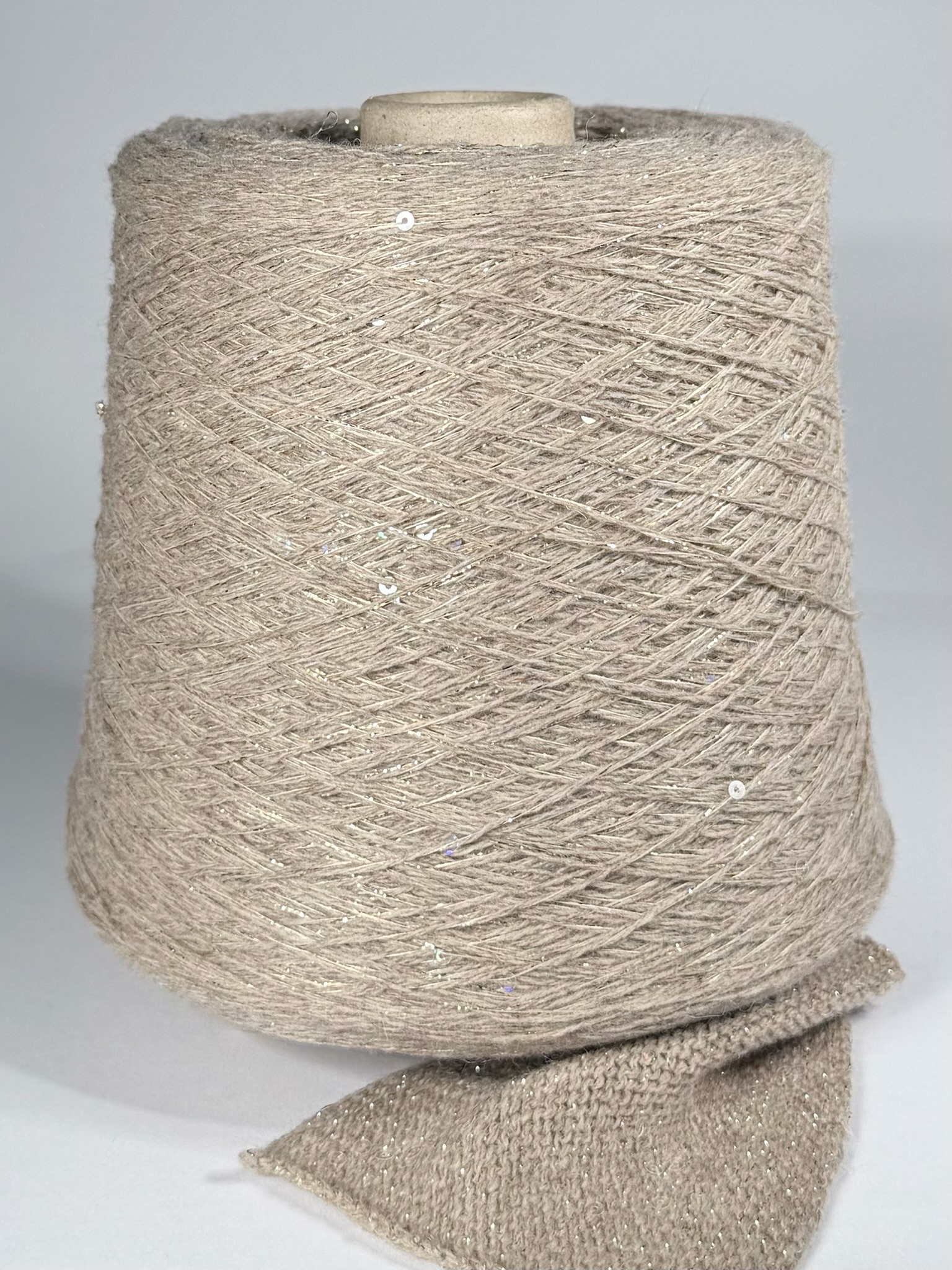 G&G Filati Susanna 520m/100g Beige mit Champagnergold foto 2